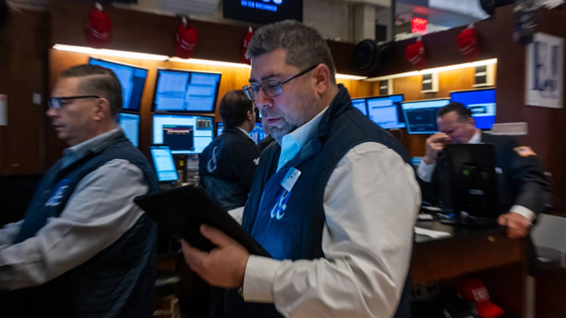 108105280-1740088347528-gettyimages-2200912753-wallst589829_jxw0kkrp.jpeg