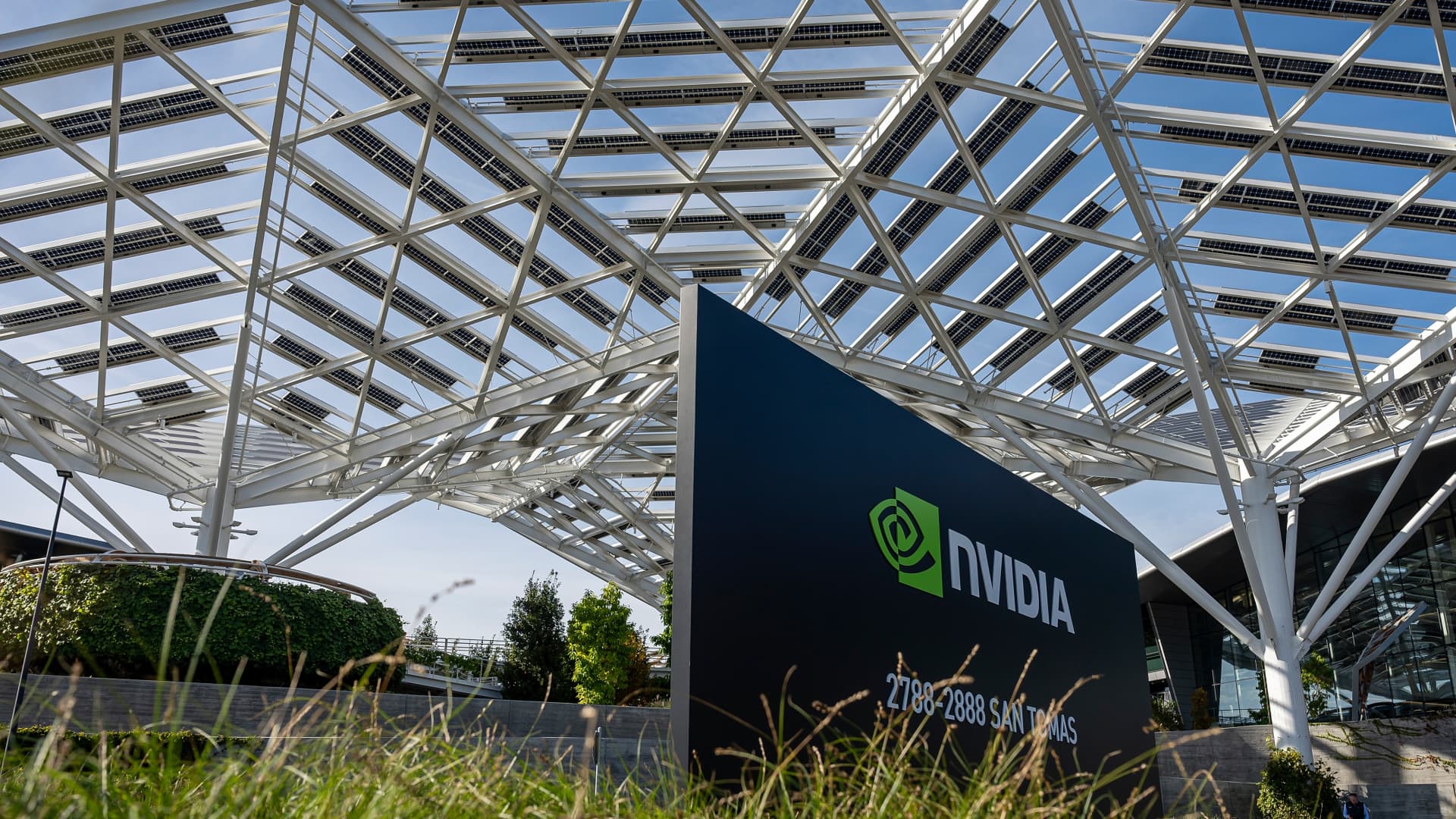 108076782-1734415859104-gettyimages-2185014205-NVIDIA_EARNS.jpeg